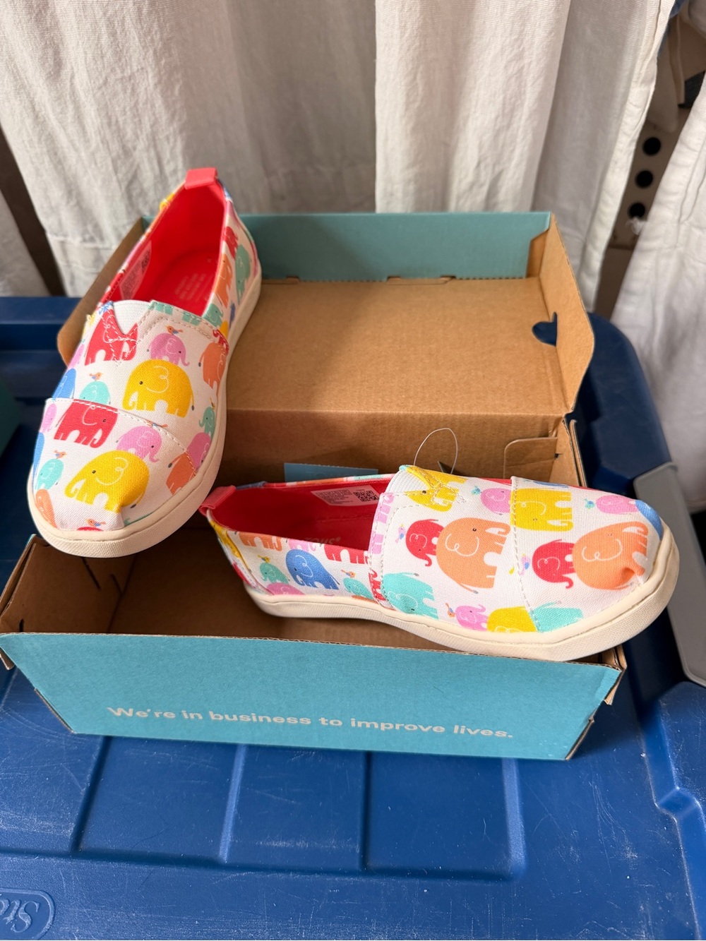 Toms Kids Slip-On Sneakers in Multicolor Elephant Print